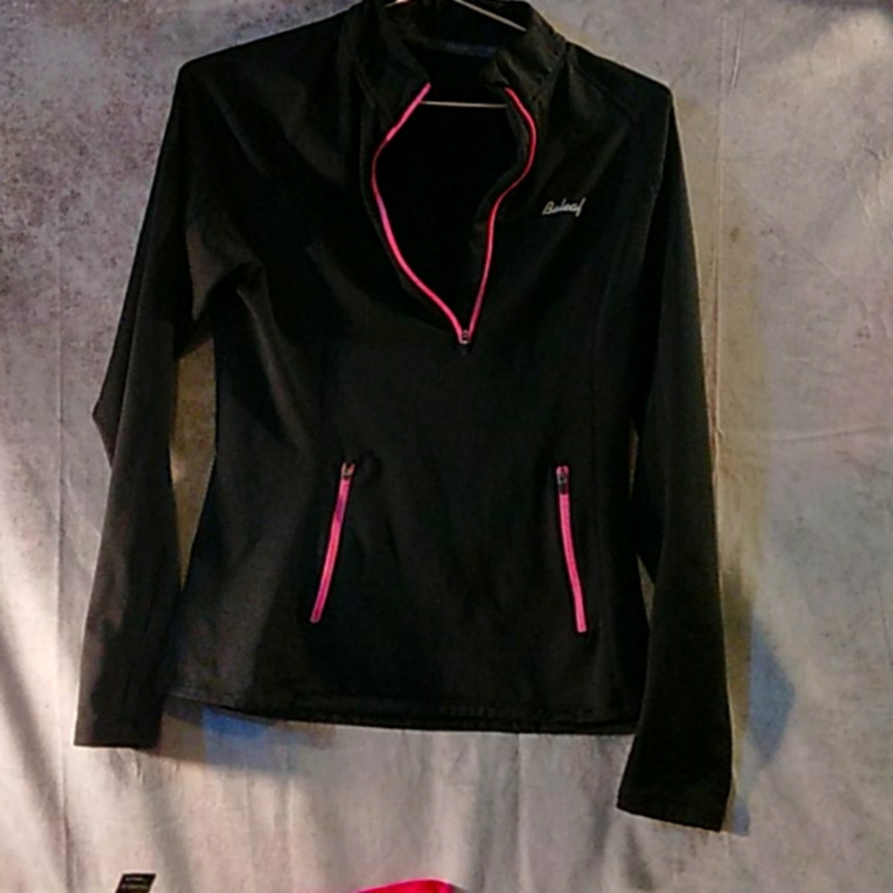 Black and pink baleaf Pull over jacket